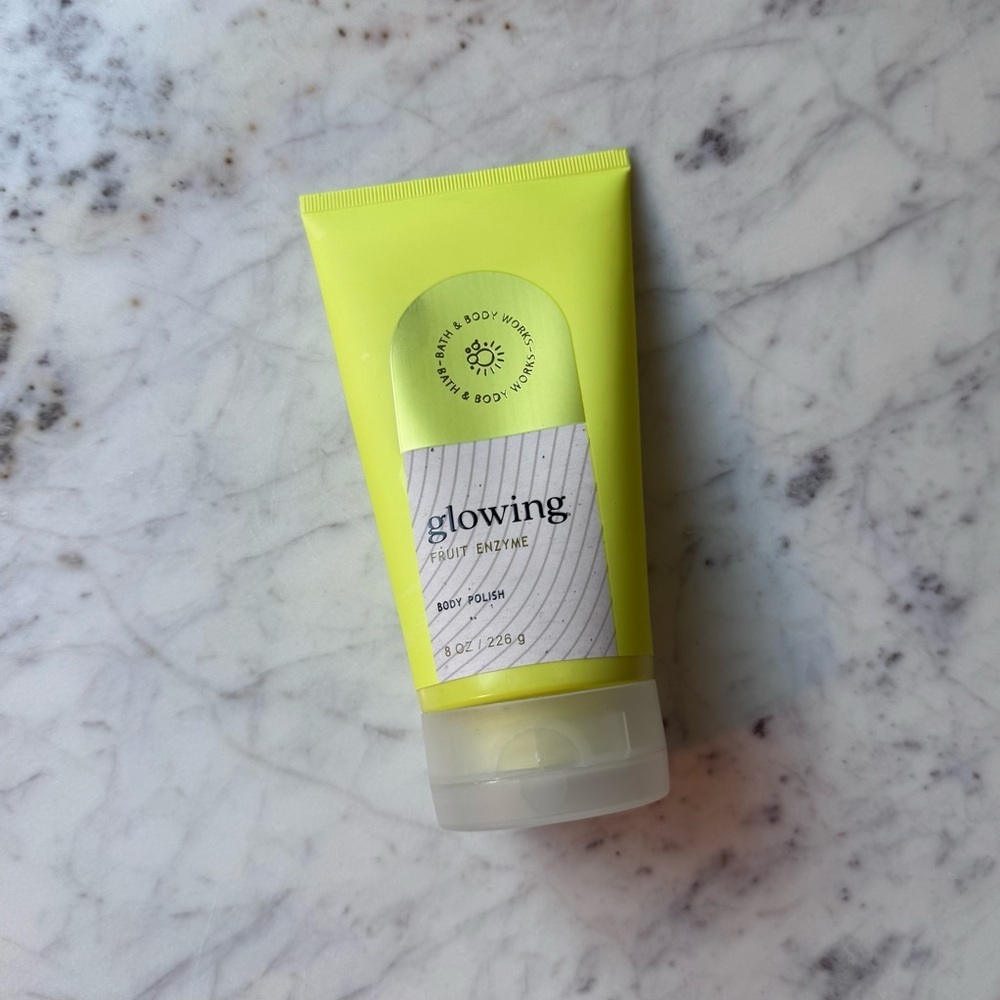 Bath & Body Works Glowing Fruit Enzyme Body Scrub - NEW, 8 oz